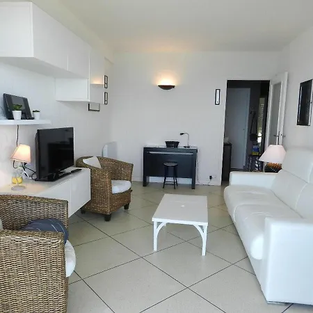 Apartment Le Lavandou, 2 Pieces, 4 Personnes - Fr-1-713-41 *