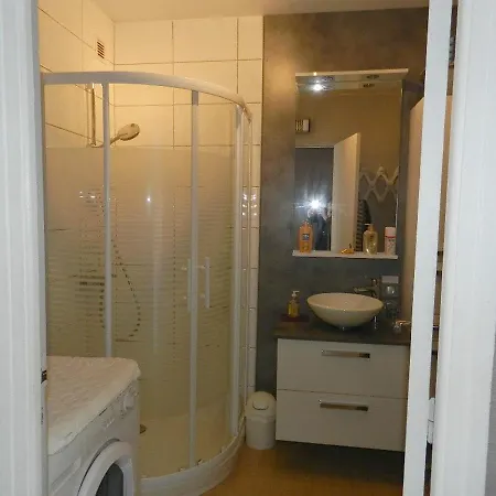 Le Lavandou, 2 Pieces, 4 Personnes - Fr-1-713-41 Apartment *