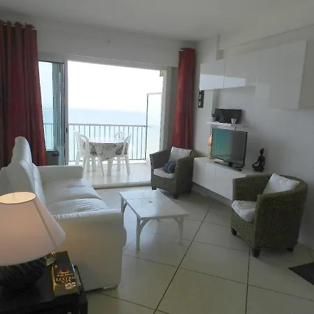Apartment Le Lavandou, 2 Pieces, 4 Personnes - Fr-1-713-41